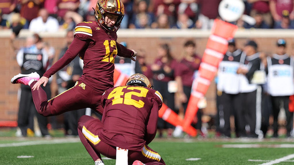 Minnesota's late-arriving kicker Luke Drzewiecki quickly makes a strong impression — Coon Rapids Dining news